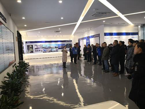 寧波高質(zhì)量發(fā)展研討會大連理工大學(xué)2018創(chuàng)新創(chuàng)業(yè)寧波行團(tuán)隊來我司產(chǎn)業(yè)園參觀