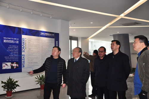 池州市政協主席張夏林、青陽縣縣長鞏文生一行調研柯力