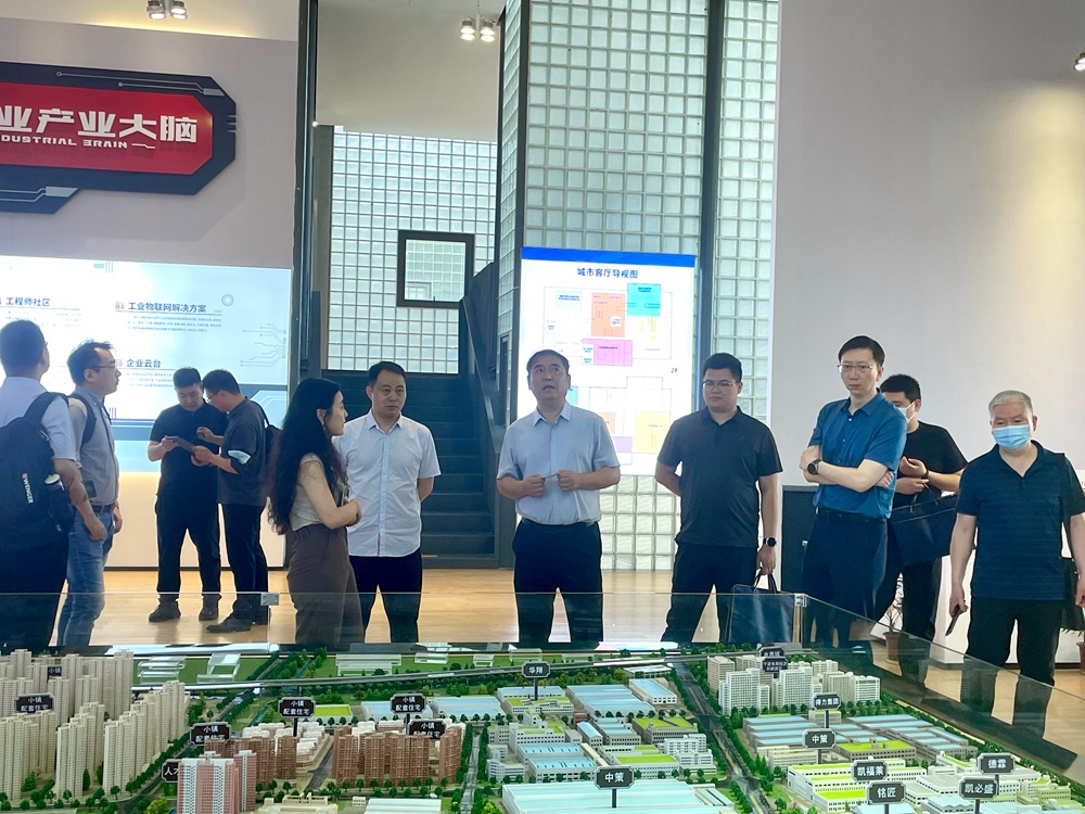 鄭州市工信局黨組成員、副局長曹永濤一行蒞臨柯力傳感考察調研