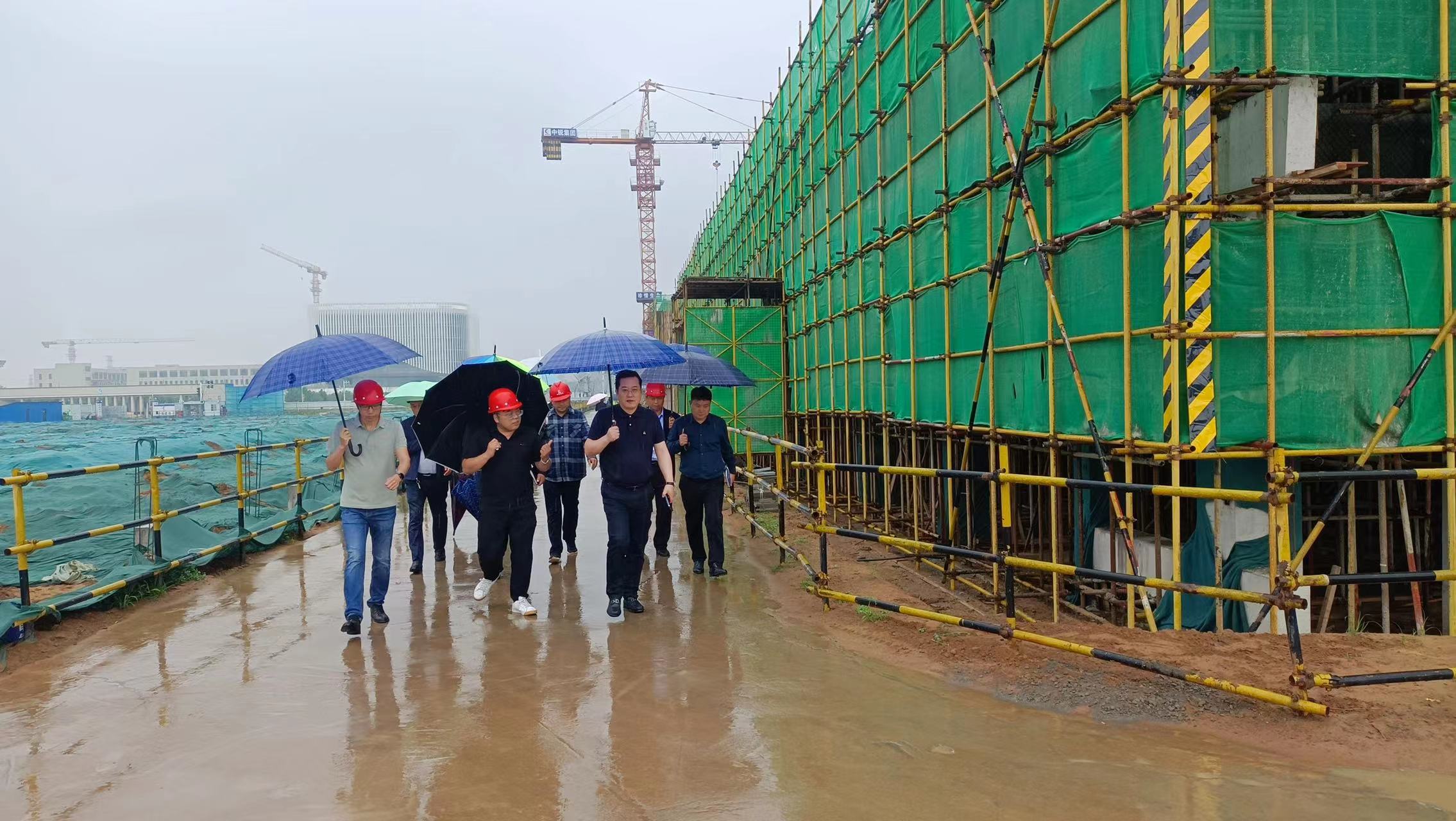 集團總裁柯建東蒞臨鄭州公司指導工作