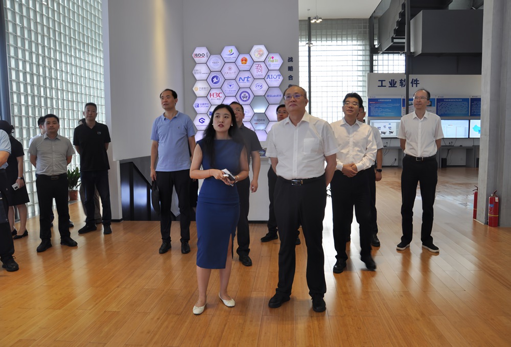 國務院發展研究中心副主任、黨組成員余斌一行蒞臨柯力傳感考察調研