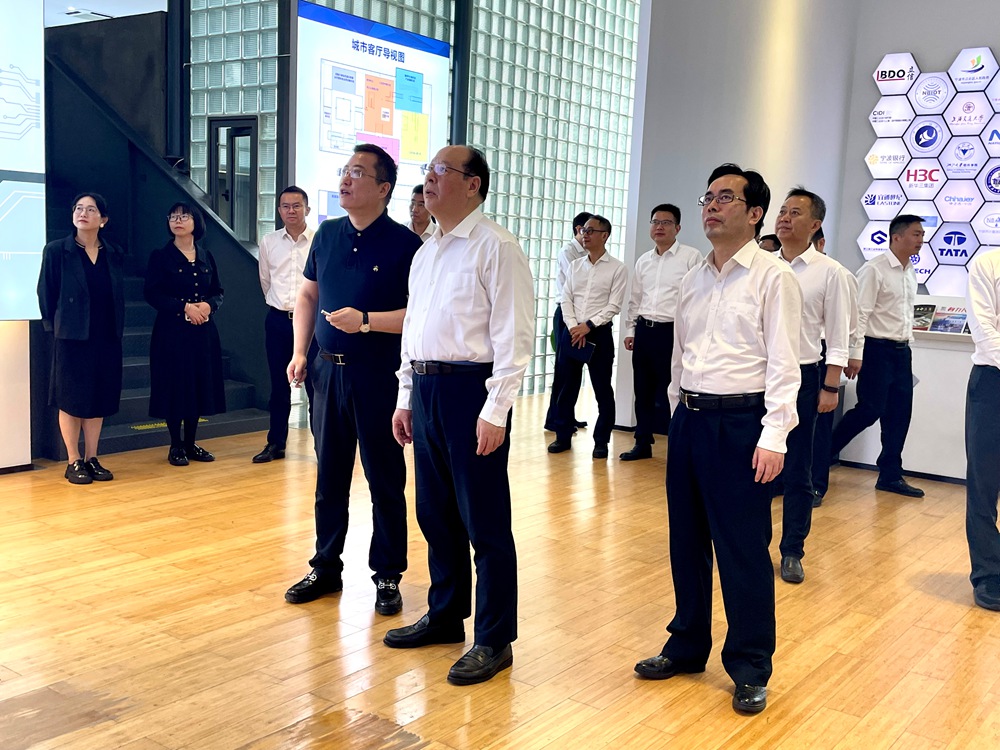 浙江省委常委、寧波市委書記彭佳學一行蒞臨柯力傳感走訪調研